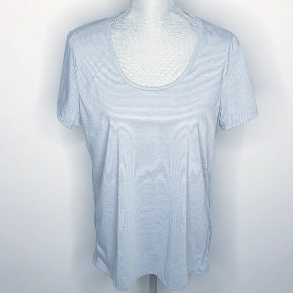 Under Armour Tops - Under Armour Shirt Activewear Short Sleeve (F63)